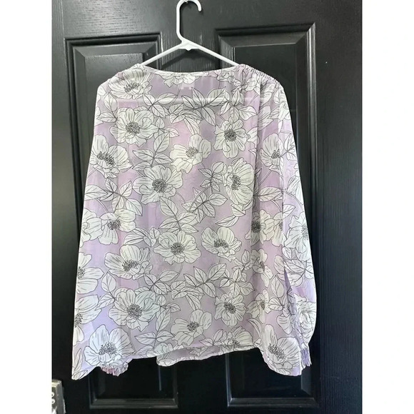 NWT CAbi Women's Discreet Floral Spring 2023 Collection Poppy Blouse Size L - Picture 9 of 9